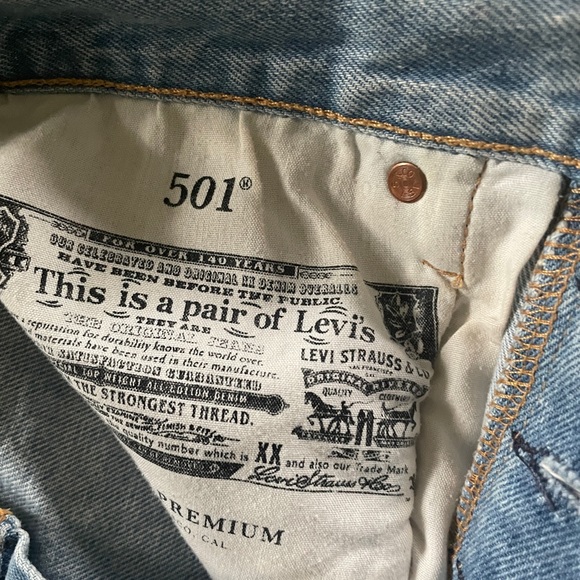 Distressed Levi 501 shorts - Picture 3 of 4